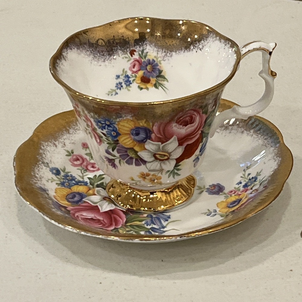 Vintage royal albert gold crest bone China England cabbage rose tea cup Saucer - Picture 2 of 11